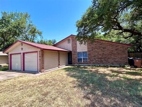Building Photo - 8802 Pineridge Dr