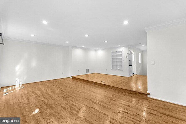 Building Photo - 7877 Painted Daisy Dr
