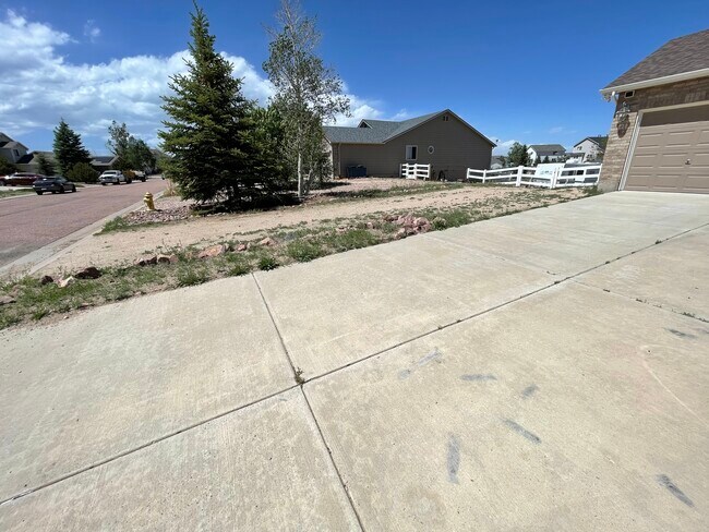 Building Photo - 8627 Tibbs Rd