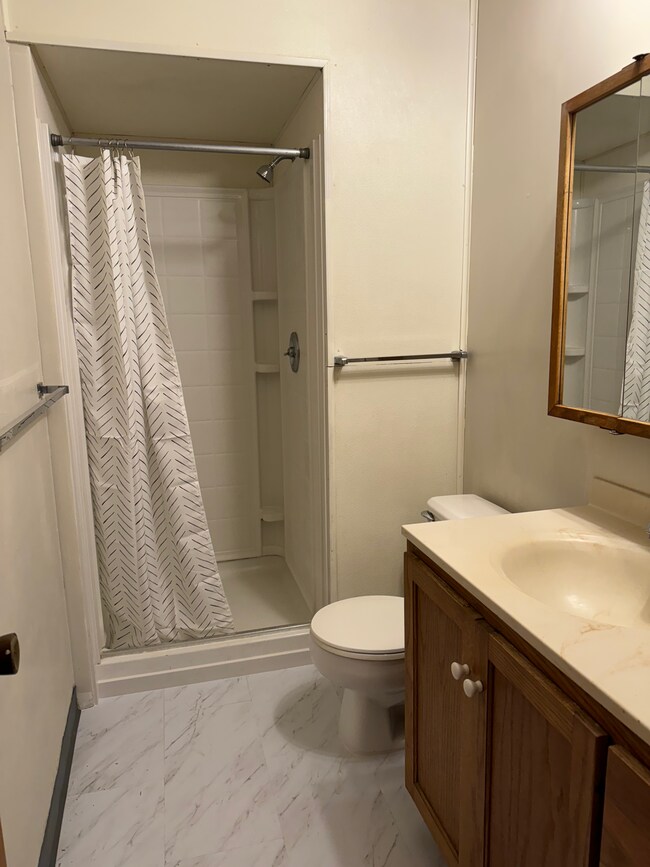 Bath - 204 W Hunt Ave