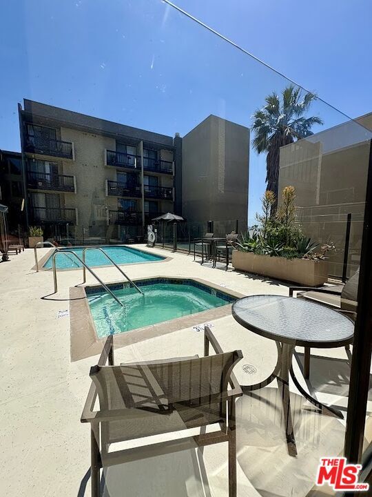 Foto del edificio - 7320 Hawthorn Ave
