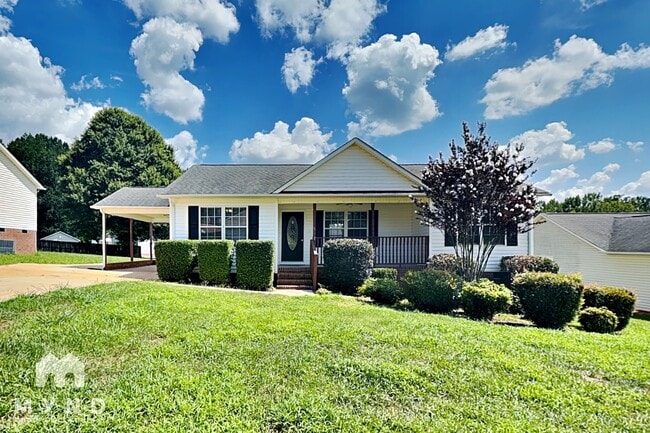 Building Photo - 608 Helms Dr