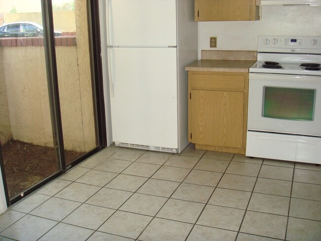 Building Photo - FOR RENT – 2 Bed /  2 Bath condo in the Shores – Available Now!