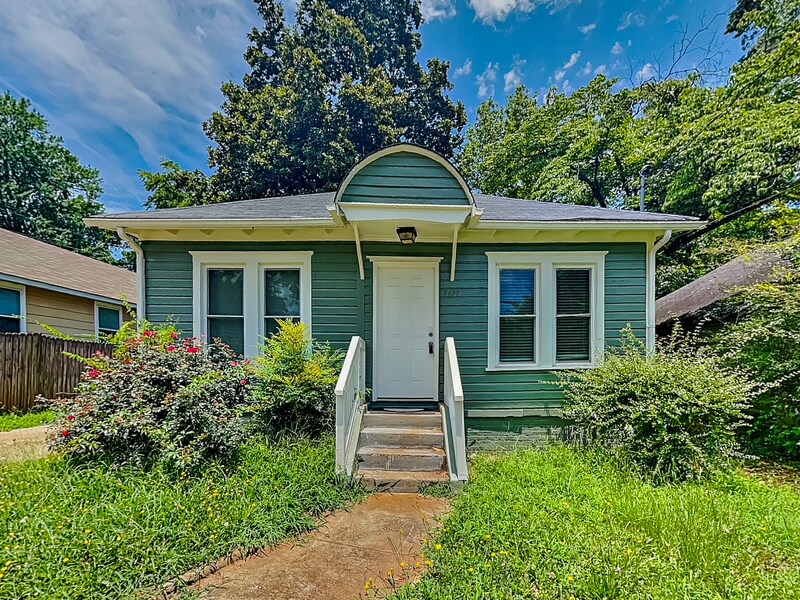 Primary Photo - 2497 Lakewood Ave SW