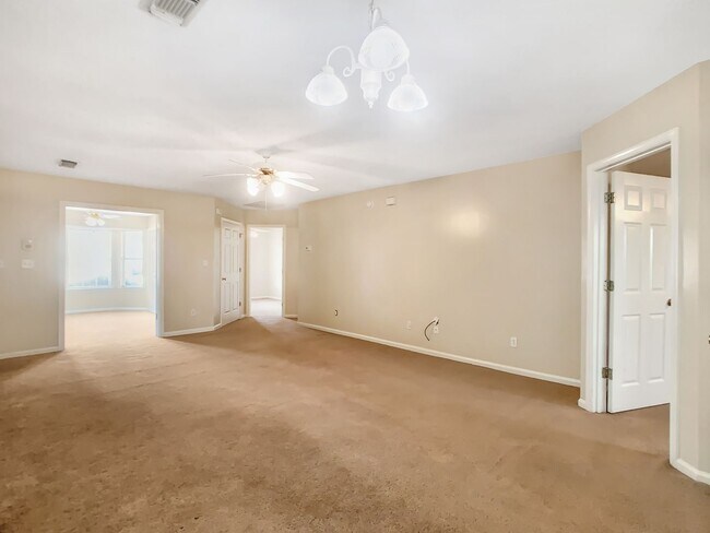 Foto del edificio - 1368 Southern Gardens Dr