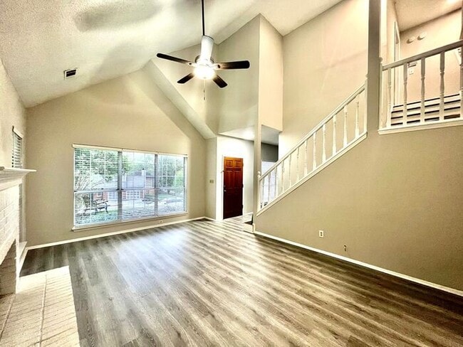 Building Photo - 10470 Meadow Run Trce