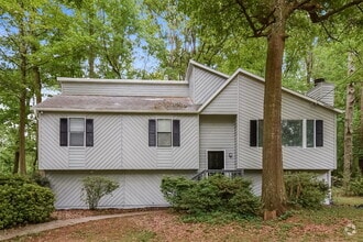 Building Photo - 170 Hyde Park Ct