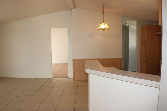 Foto del edificio - Spacious 3-Bed, 2-Bath Mobile Home in California City – Convenient & Cozy!