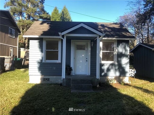 Building Photo - 3325 Lincoln Way