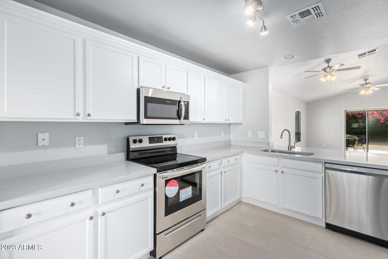 Foto principal - 17715 W Redfield Rd