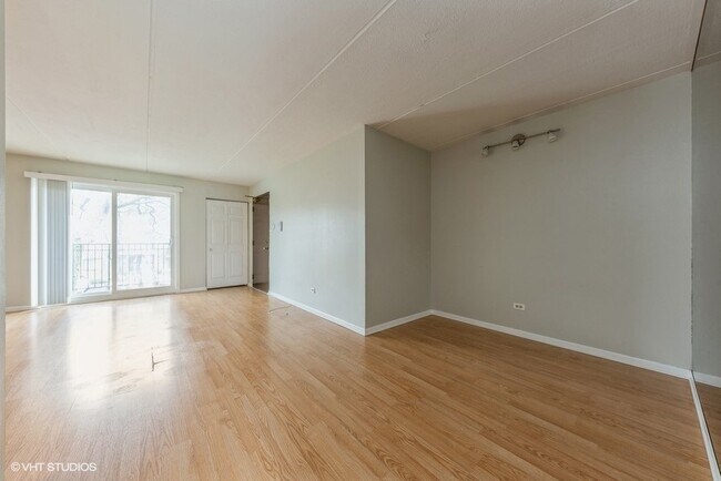 Foto del edificio - 5513 Chateau Dr