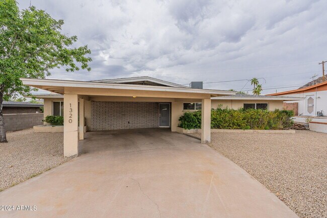 Building Photo - 1320 E Orchid Ln