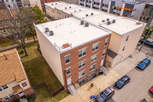 Foto del edificio - 2 br, 1 bath Triplex - 1405 N SYDENHAM ST ...