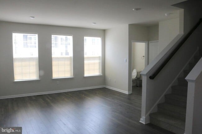 Building Photo - 33 Cardinal Wy