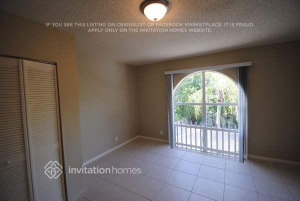 Building Photo - 1081 Fairfax Cir W