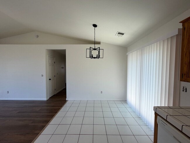 Building Photo - Riverlakes Community 4 Bedroom!