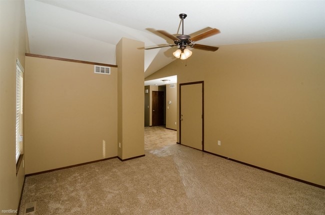 Building Photo - 824 E Ramblewood St