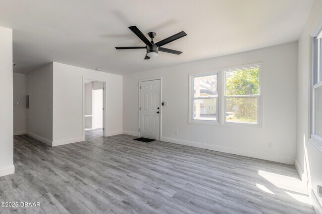 Building Photo - 138 Kingston Ave