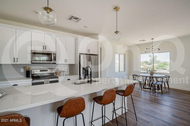 Foto del edificio - 1443 E Osborn Rd