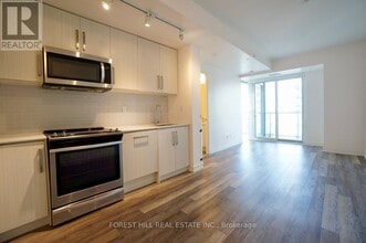 Building Photo - 5180-5180 Yonge St