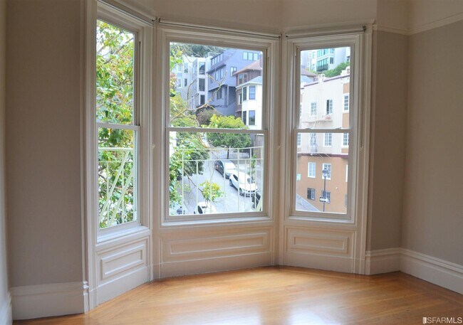 Building Photo - 842 Waller St