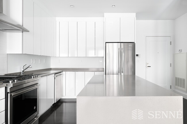 Building Photo - 2 W 6th St