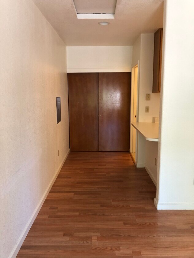 Building Photo - 435 South 6th Street, Unit 15