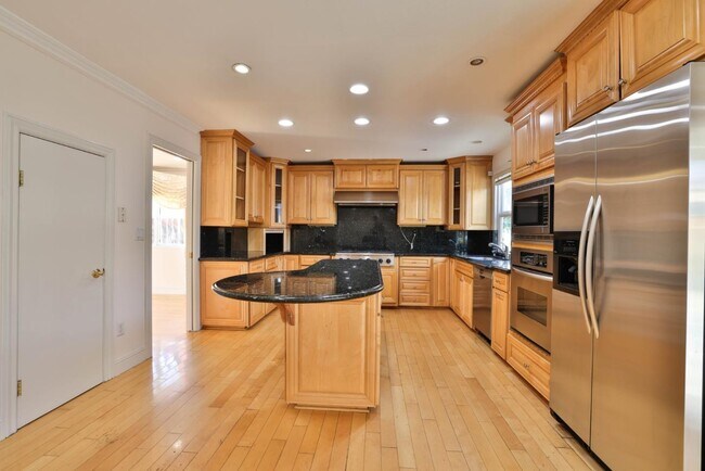 Building Photo - 882 Tramway Dr