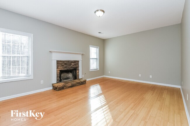 Foto del edificio - 405 Westwind Ct