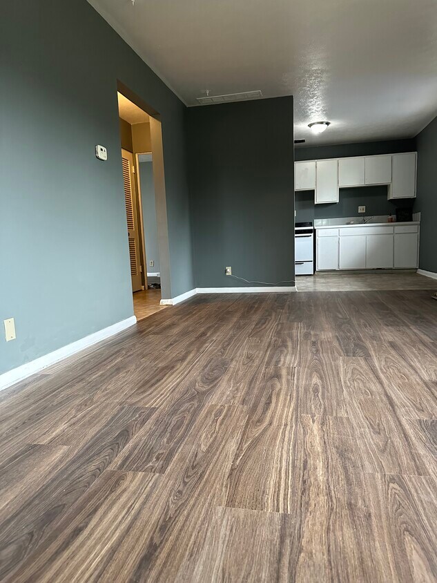 Foto principal - 1233 Roslyn Ave