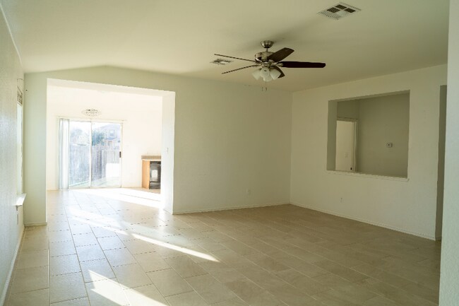 Foto del edificio - 3504 Sandy Brook Dr