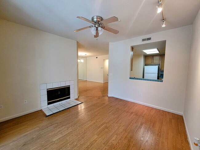 Foto del edificio - Centrally Located 2 Bed 2 Bath Condo With ...