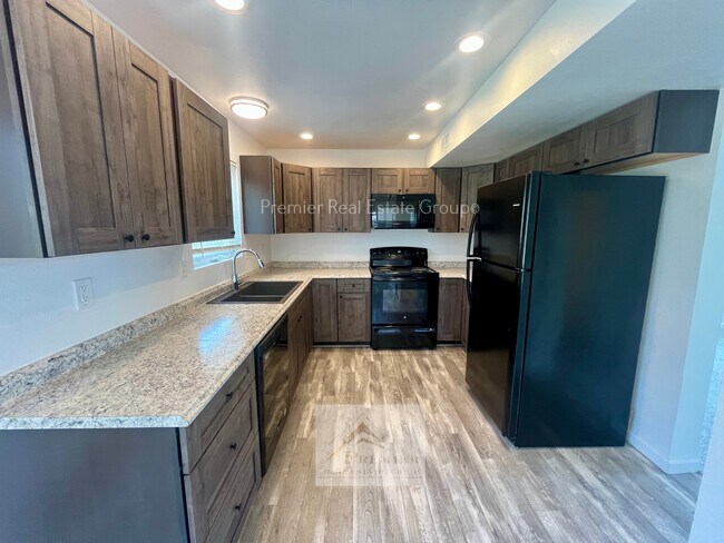 Building Photo - 8145 Camfield Cir