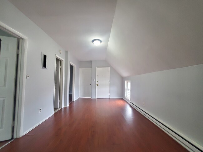 Building Photo - 65 W 24th St