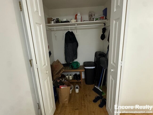 Building Photo - 1539 Beacon St