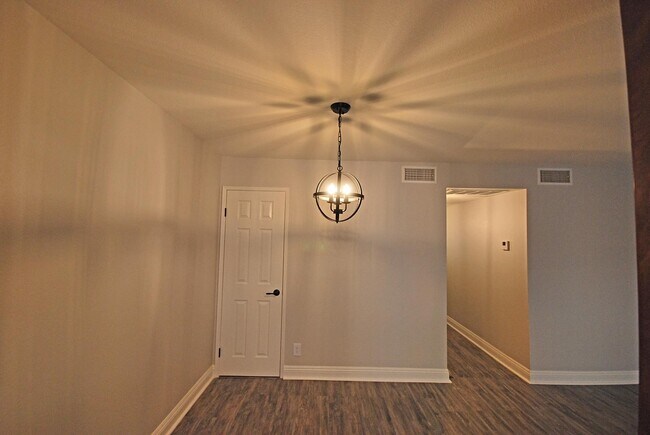 Building Photo - 18020 Saratoga Way