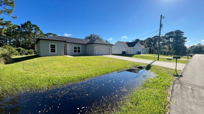 Building Photo - Stylish 3BR/2BA Palm Bay Home – No Water B...