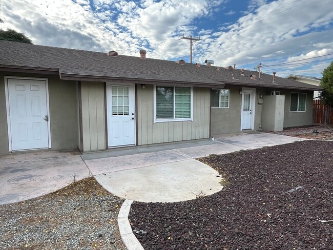 Building Photo - 25981 Coombe Hill Dr