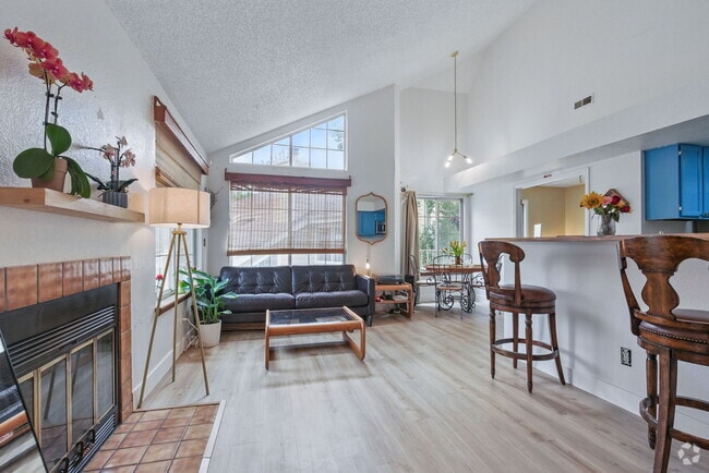 Building Photo - 6076 Gunbarrel Ave