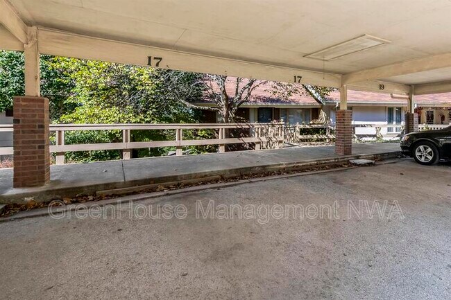 Building Photo - 17 Britten Cir