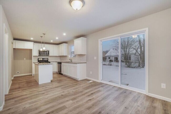 Building Photo - 54142 Angeline Dr