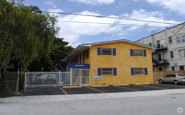 Foto del edificio - 455 NE 24th St