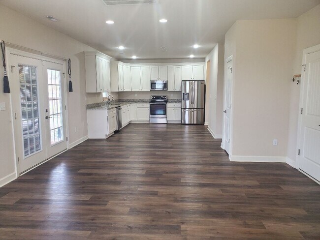 Foto del edificio - Luxurious 4BR/2.5BA Home with Spacious Living Spaces and Elegant Touches