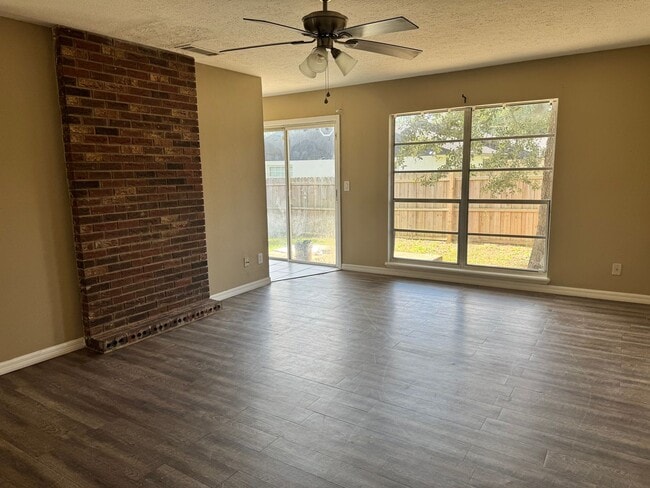 Building Photo - FOR RENT – 2 Bed / 1 Bath Triplex in Citrus Park, Ocala, FL – Available Now!