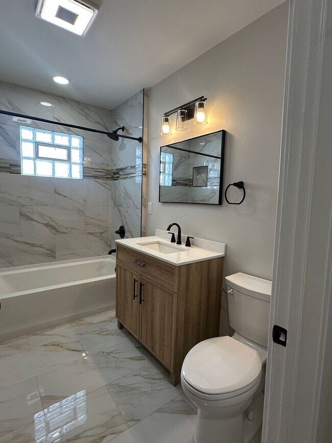Building Photo - A beautiful, spacious, fully undated 2 bed...