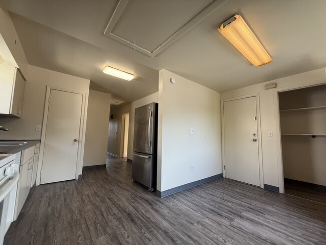 Building Photo - 292 Catherine St