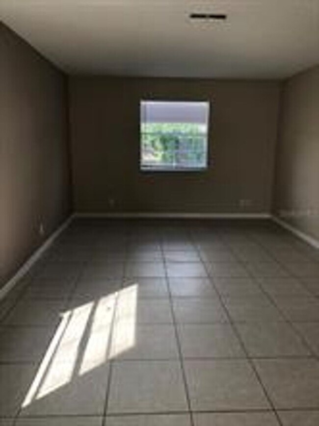 Foto del edificio - 4415 Barna Ave