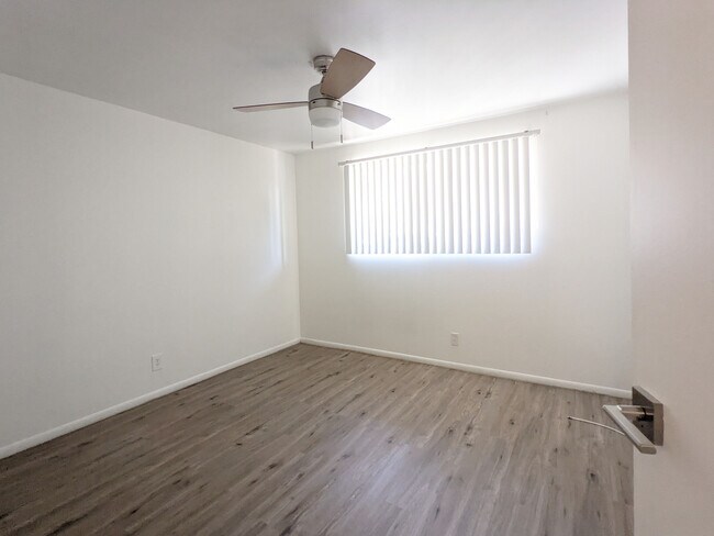 Foto del edificio - 263 S Lemon St