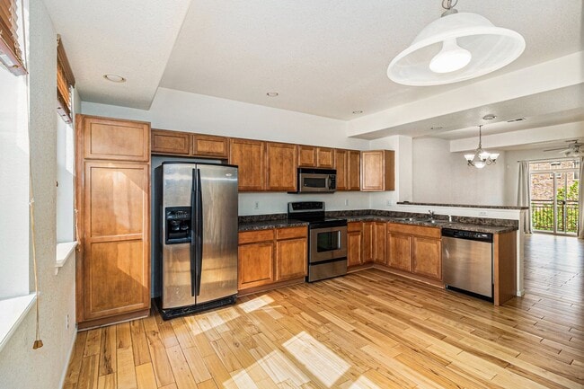 Foto del edificio - Available Now - 2 Bedroom 2 Bath Unit in A...