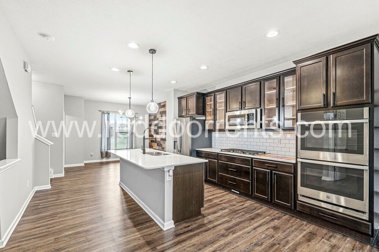 ? MOVE-IN SPECIAL: HALF OFF THE FIRST MONT... - Bright & Modern 2-Bed, 2.5-Bath Townhome |...